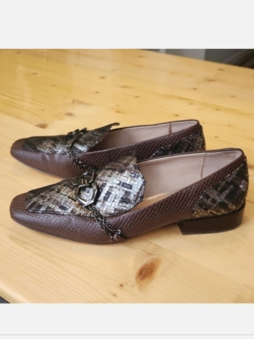 Louise Et Cie Everland Loafer Slip On Snake Embossed Leather Chain Detail sz 9.5 - Picture 3 of 14